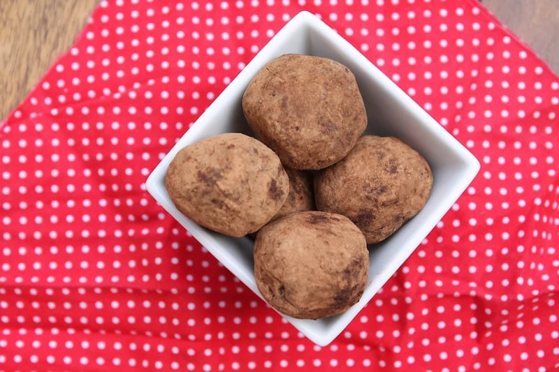 5 Minute Raw Paleo Fudge Balls
