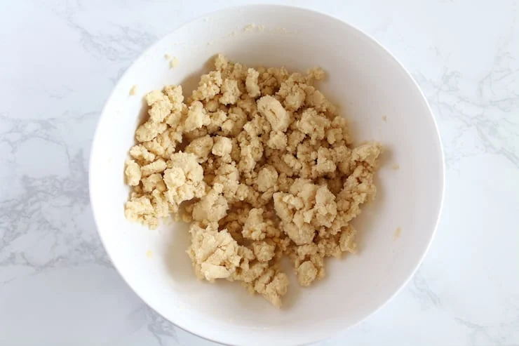 Paloe biscuit crumply dough in a white bowl