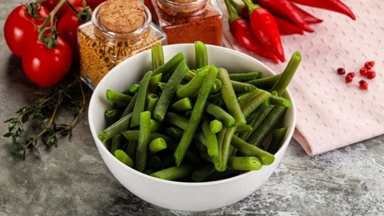 Bowl of boiled green beans.
